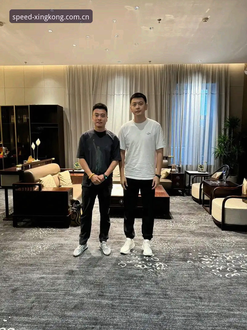 揭秘杨鸣点破C罗困局：前锋集体开火背后的世界杯生存法则